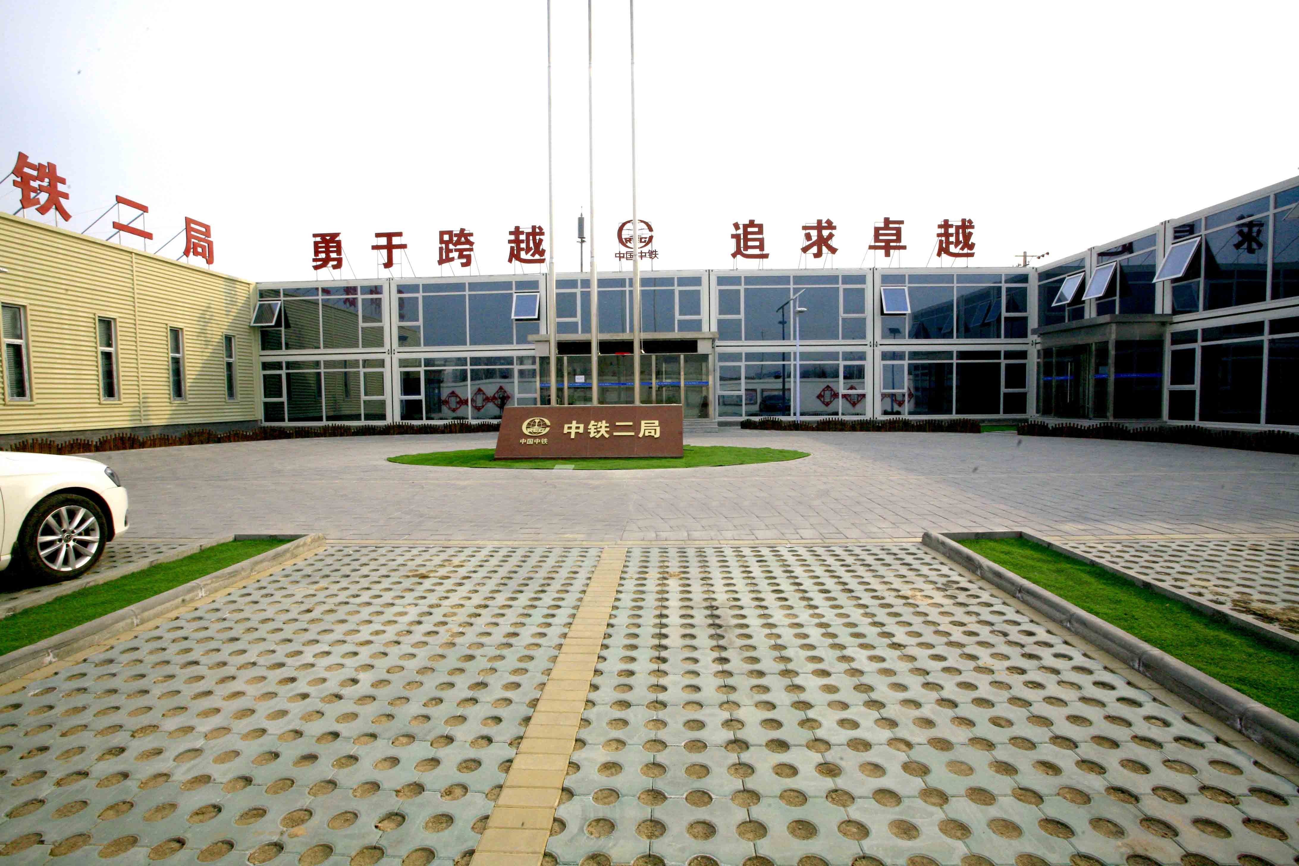 1571801115937392.jpg 玻璃幕墻.jpg